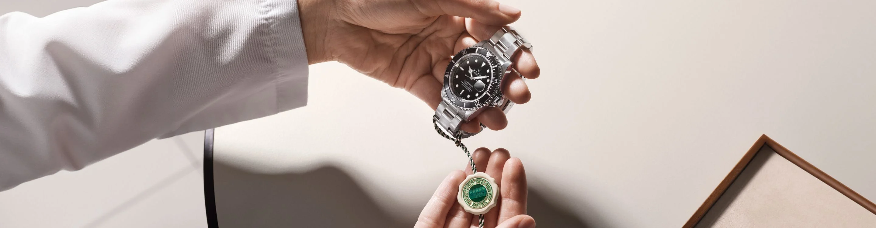 rolex-cpo-the-programme-submariner-cover-cpo_2403fb_0011-portrait (1).jpg