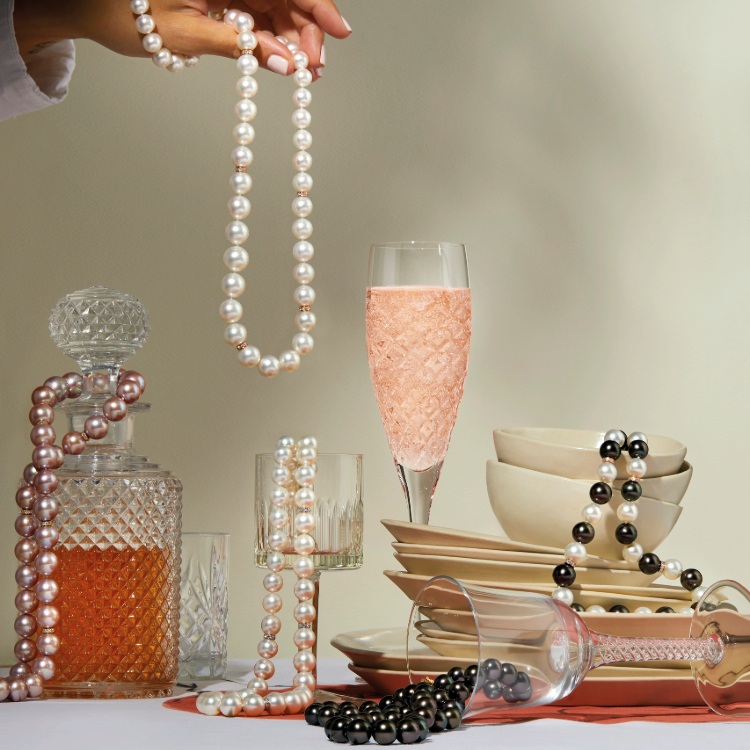6. June Birthstone - Pearl (1).jpg