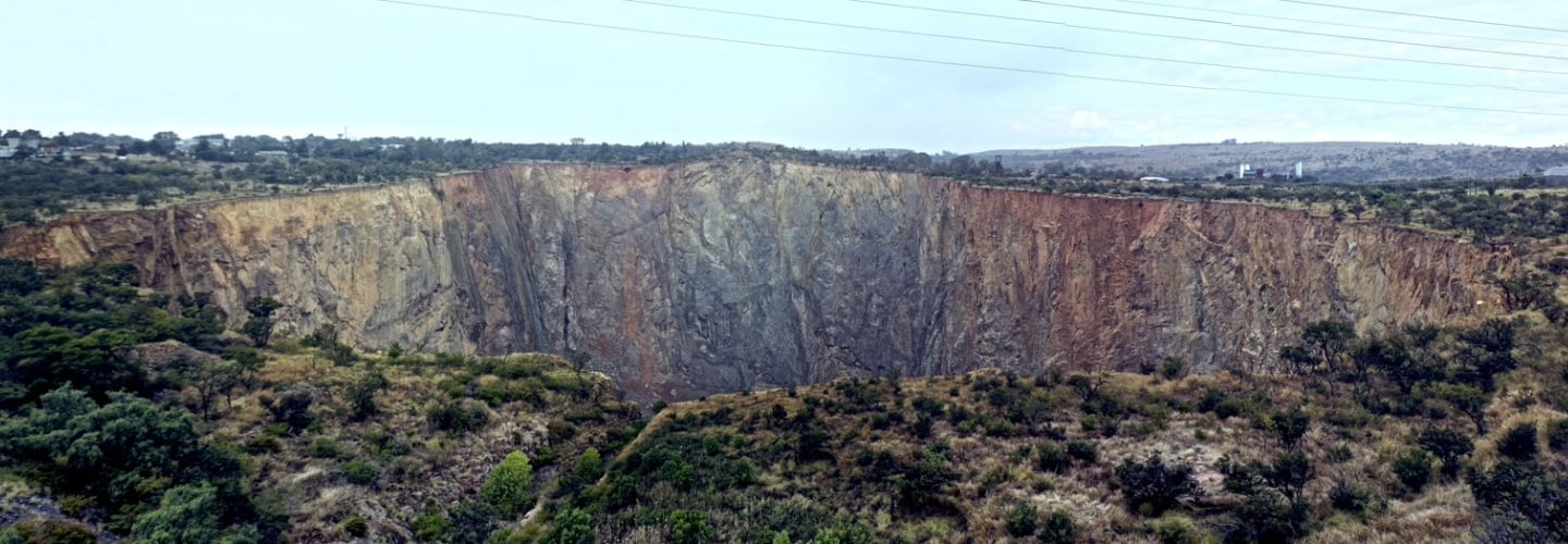 red Diamonds Cullinan Diamond Mine Mobile (1).jpg