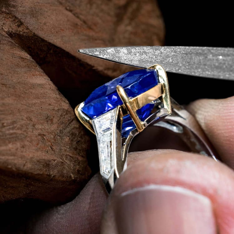 The Pragnell Seal — assurance that each jewel is handcrafted in British workshops to exceptional standards.