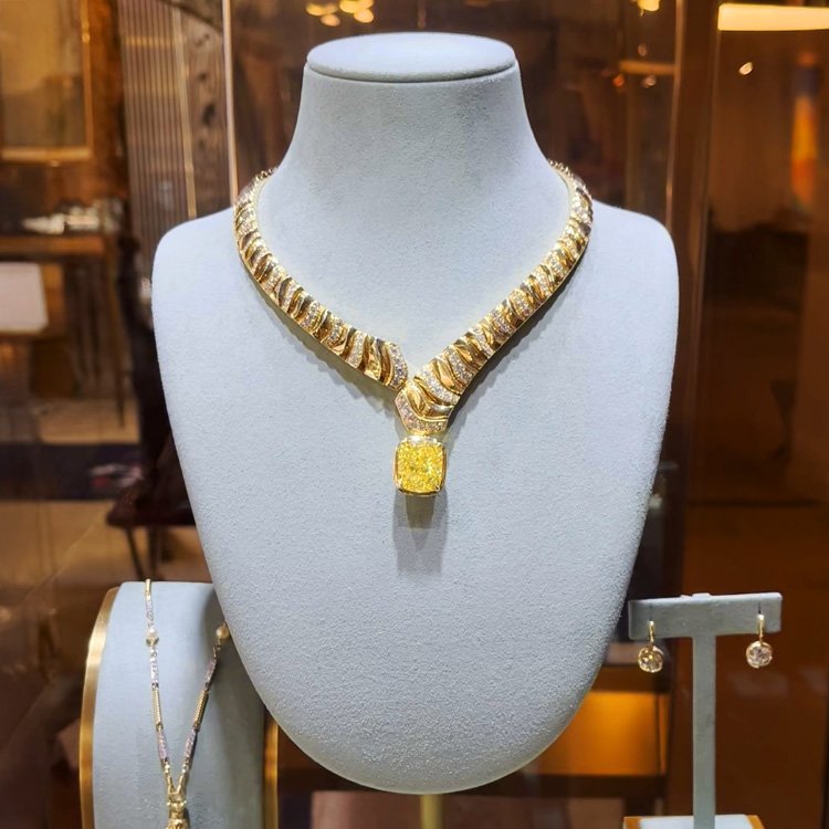 Masterpiece Cushion Cut Fancy Vivid Yellow Diamond Dune Necklace 25.19ct in 18ct Yellow Gold