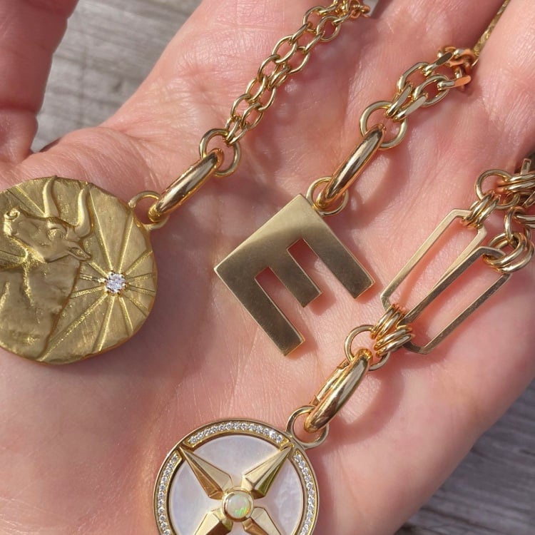 Letter pendant in 18ct gold