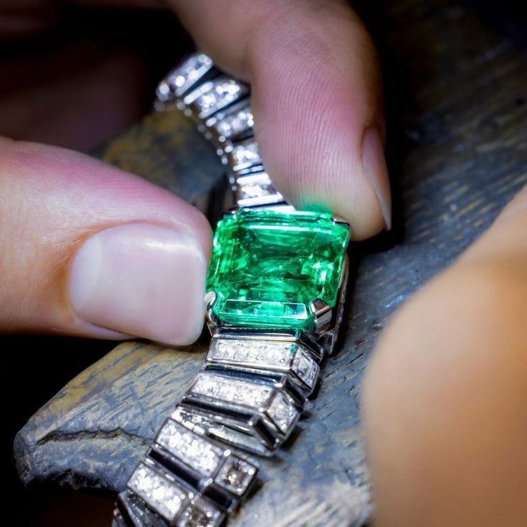 Bespoke necklace featuring a rare Muzo emerald at its centre